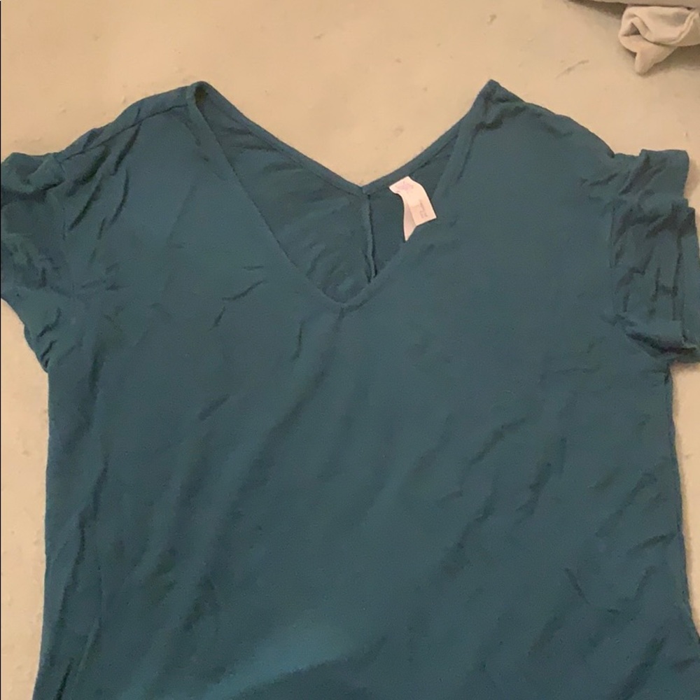 i am selling a super soft teal tee-shirt